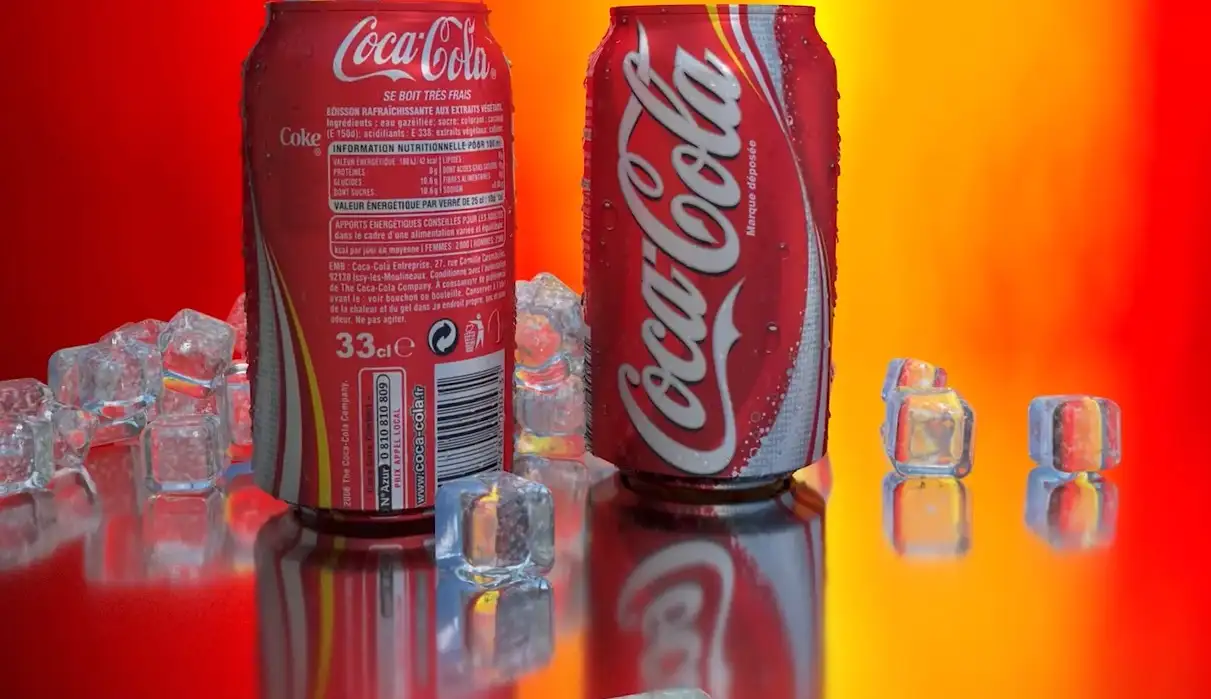 C4D制作可乐易拉罐教程 How to make Photorealistic 3D Coke Can in Cinema 4D - C4D之家 - cinema4d_ 2017-04-20 21.43.43.jpg