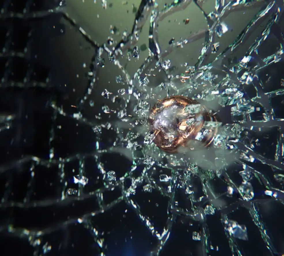 C4D子弹击碎玻璃动画工程 Realistic Glass Shatter - Scene File