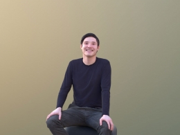 三维扫描写实人物坐着微笑的国外男人