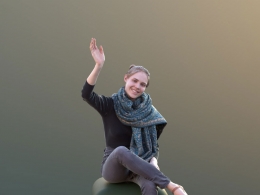 三维扫描写实人物坐着挥手打招呼的国外女人