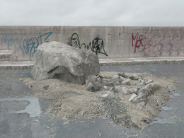 战后损毁模型：垃圾堆中的石头