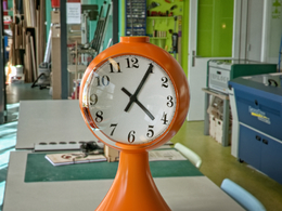 桔色时尚钟表C4D模型 Retro Clock (C4D File included)