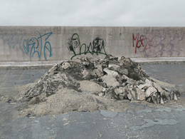 战后损毁模型：水泥碎块垃圾堆