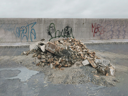 战后损毁模型：砖墙倒塌垃圾堆