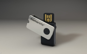 旋转U盘C4D模型 USB drive
