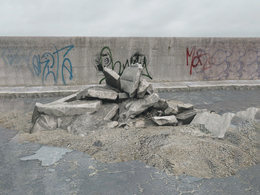 战后损毁模型：堆砌的水泥碎块建筑垃圾