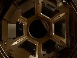 C4D渲染的金色的飞船特写 Golden Spaceship