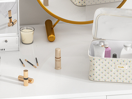 C4D OCTANE化妆台化妆产品场景渲染模型