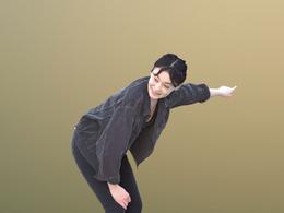 三维扫描写实人物弯腰用手指路的年轻女性