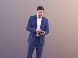 三维扫描写实人物穿西装触摸手机站立的国外男人