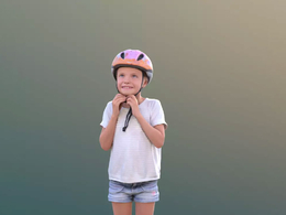 三维扫描写实人物系安全帽的国外小孩子