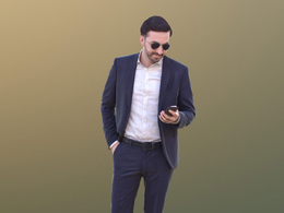 三维扫描写实人物穿西装戴墨镜看手机的国外男人