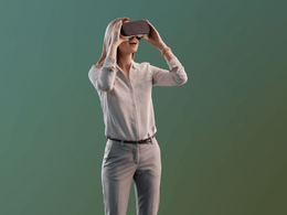 三维扫描写实人物国外女人戴vr眼镜站立观看