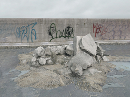 战后损毁模型：水泥墙碎块垃圾堆