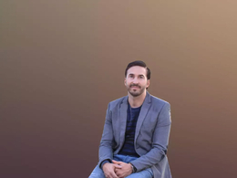 三维扫描写实人物伸腿坐着的国外男人