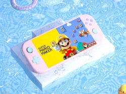 C4D OCTANE泳池水里的游戏机渲染模型 Game console