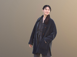 三维扫描写实人物扭转身体的年轻女孩