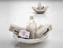 装化妆品的筐 bowl with cosmetics