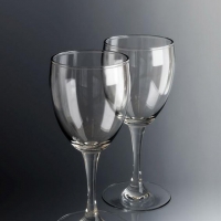 高脚酒杯C4D模型：C4D Glass simple visualisation scenes