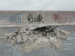 战后损毁模型：水泥墙碎块垃圾堆