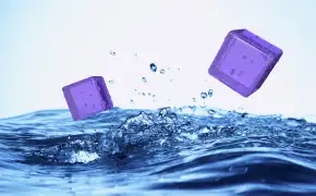 C4D制作的透明方块