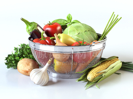 新鲜蔬菜筐C4D模型vegetables in a colander