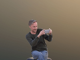 三维扫描写实人物坐着用手机拍照的国外男人