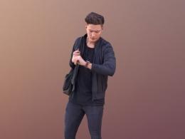 三维扫描写实人物背包看手表的潮男