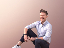 三维扫描写实人物坐着微笑聊天的年轻国外男孩