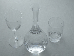 三个玻璃器皿高脚酒杯水杯模型