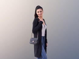 三维扫描写实人物背挎包站立扭头看的外国女孩