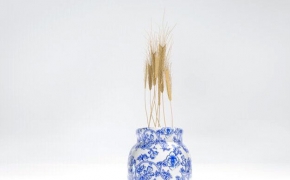 室内摆件：青花瓷瓶和麦穗C4D模型