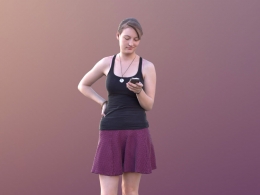 三维扫描写实人物穿背心短裙看手机的国外女孩