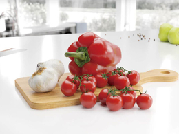 【高清写实】木质砧板红甜椒樱桃番茄大蒜组合C4D模型 意大利料理烹饪场景厨房食材3D素材